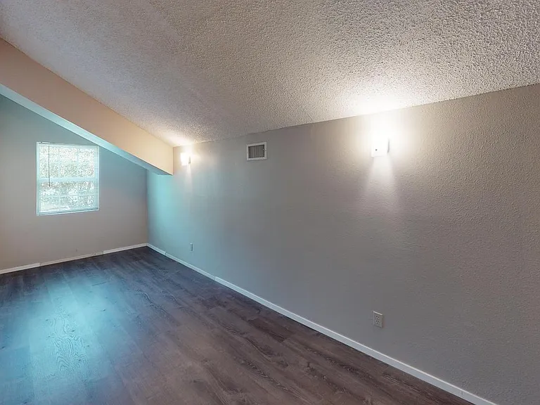 1705 Cushing Park Dr — Photo 6