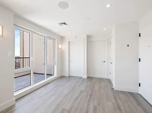 2605 Snyder Avenue image 7 of 31