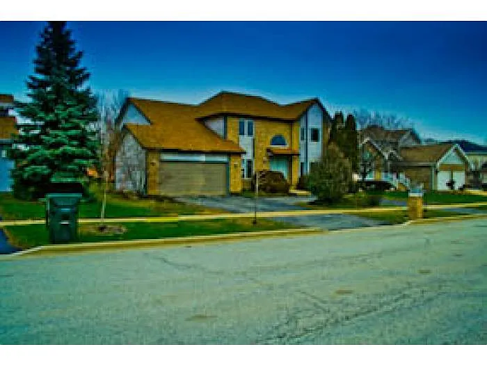 16924 Kimbark Ave photo 1