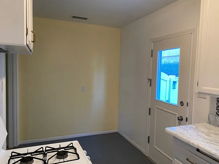 844 Penn St — Photo 15