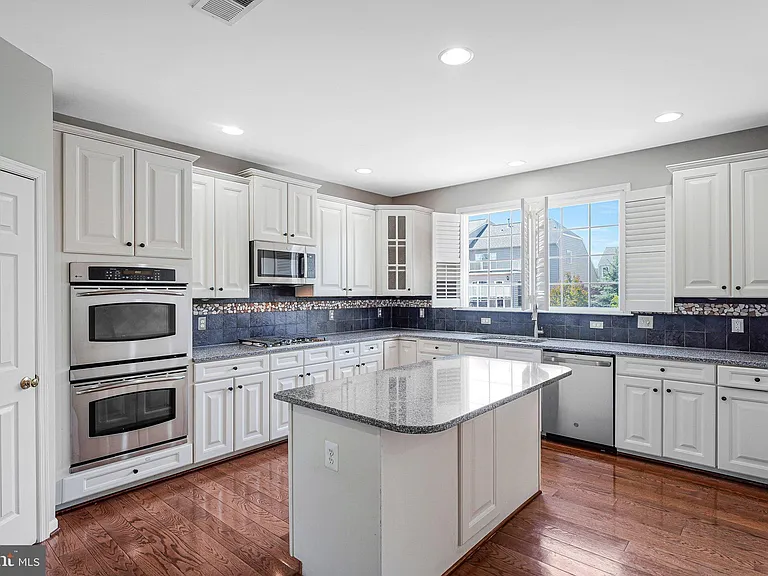 22247 Waterberry Ter — Photo 8