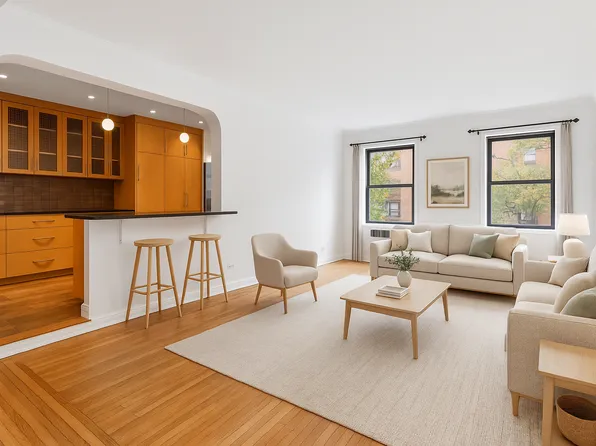 69-40 Yellowstone Boulevard image 1 of 13