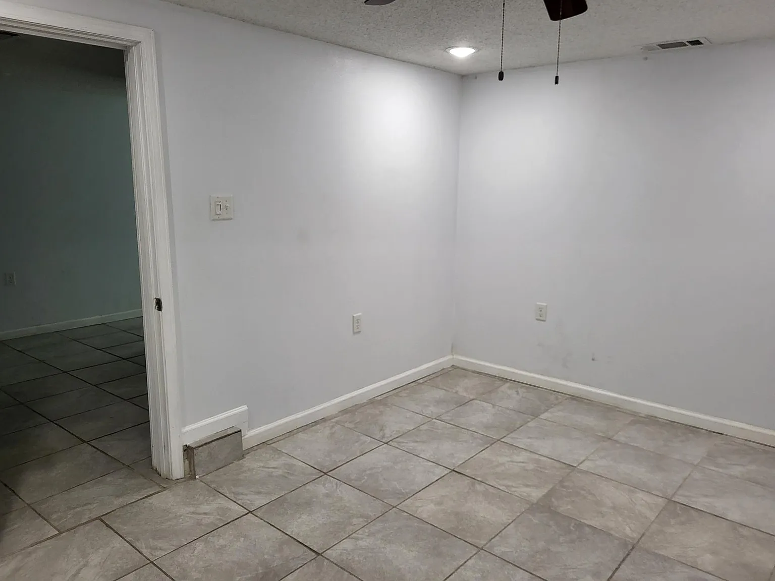 2 bed, 1100 sqft, $1,300 — Photo 3