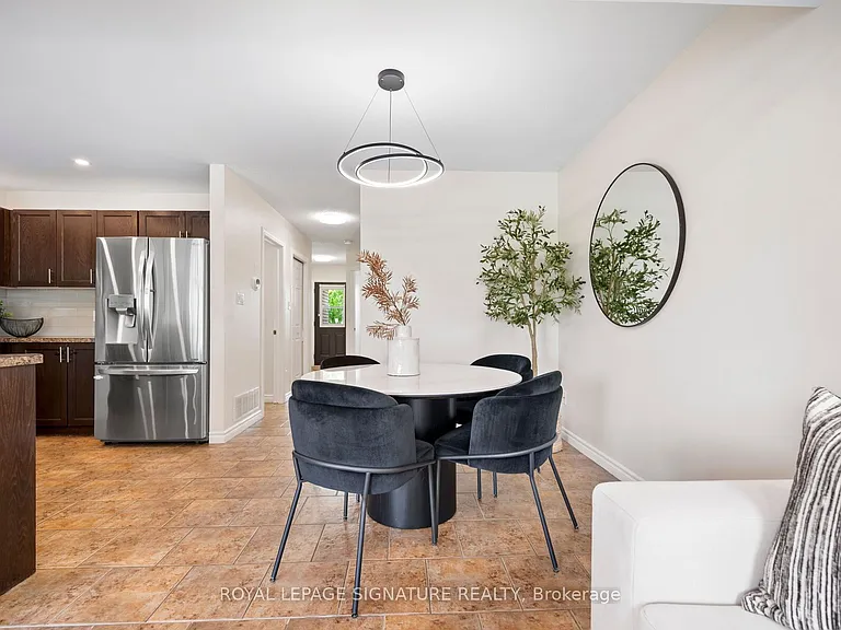 61 Thames Way — Photo 10