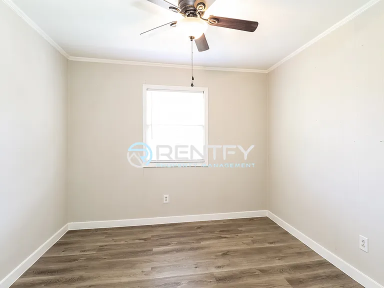 623 S New Hope Rd #4 — Photo 7