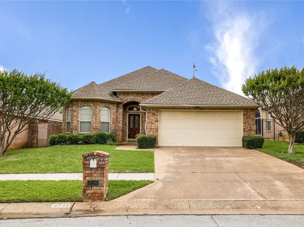 4734 Village Oak Dr, Arlington, TX 76017