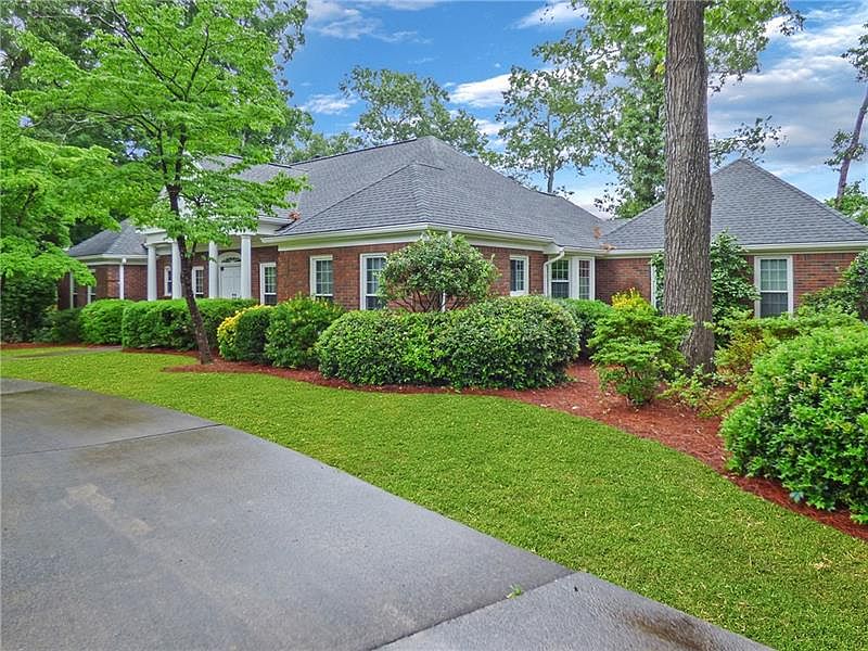 1st image of 420 Oakmont Cir SE