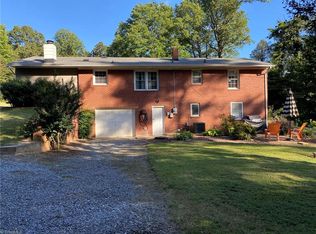 3224 Goslen Dr, Pfafftown, NC 27040
