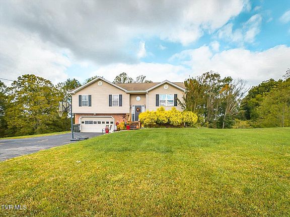 3rd image of 1295 Martins Glen Ln