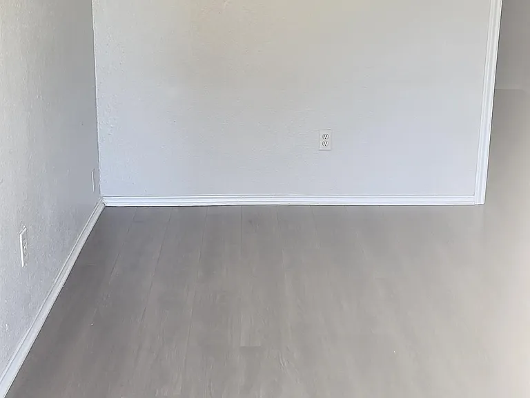 106 W Hoover Ave — Photo 3