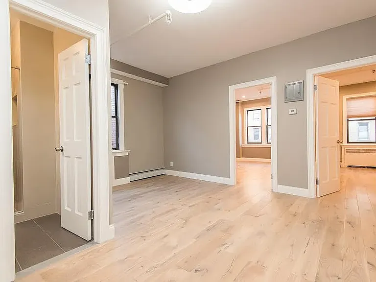 4542 44th St #2F — Photo 3