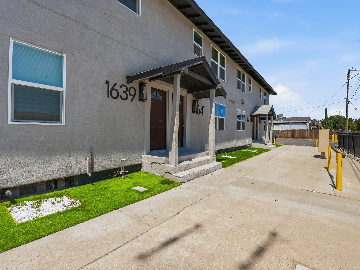 3 bed, 1100 sqft, $1,945 — Photo 3