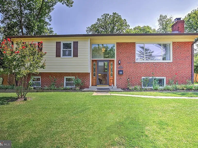 4227 University Dr — Photo 1