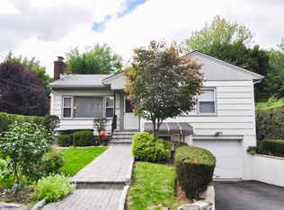 209 Royal Pl, Mamaroneck, NY 10543