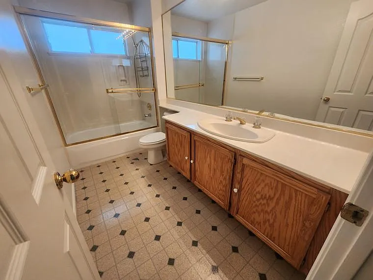 232 Chatham Ter — Photo 16