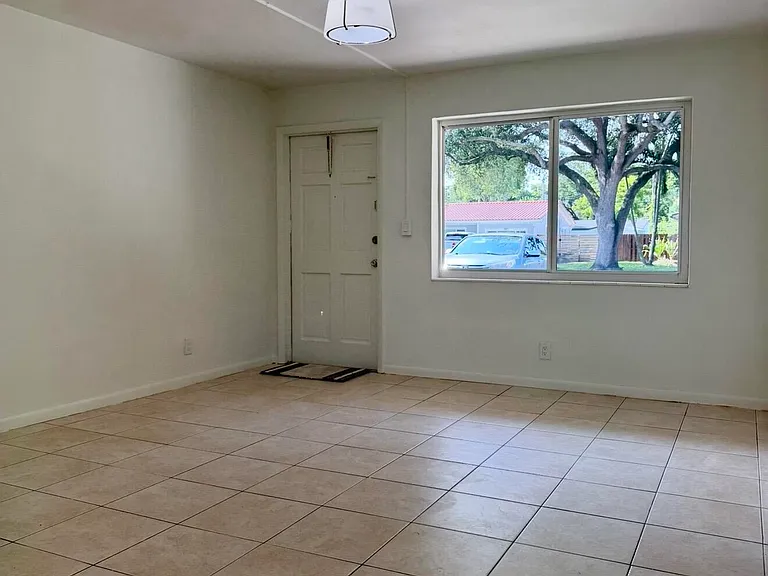 5210 SW 90th Way #2 — Photo 2