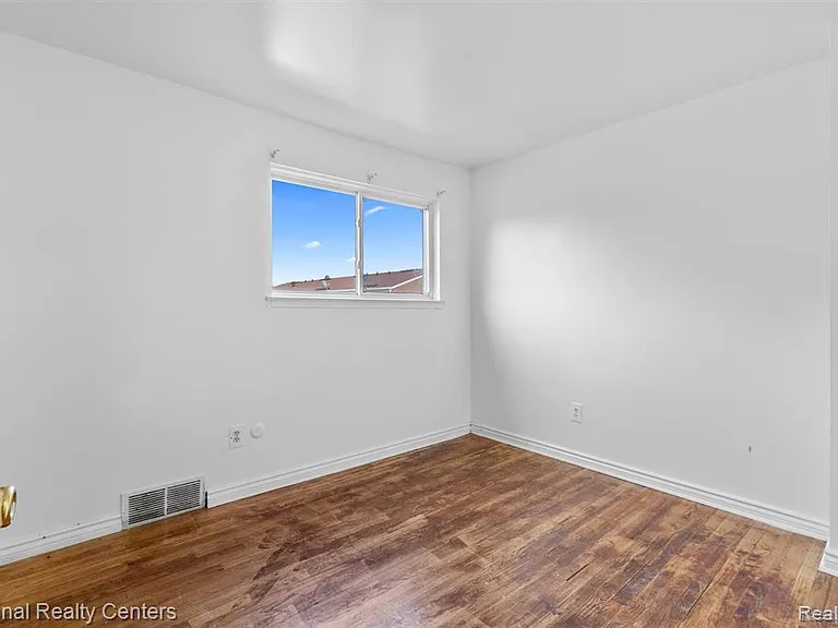 534 Saint Maron Pl — Photo 10