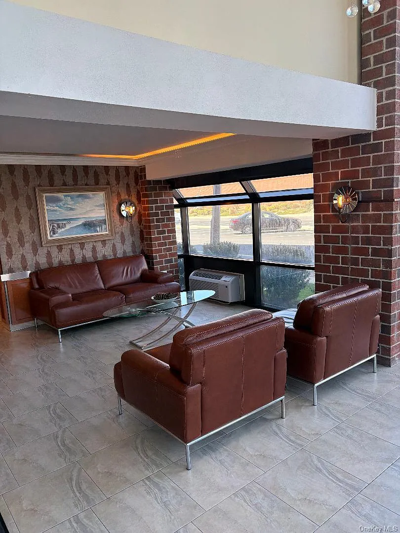 2 bed, 3.0 bath, 1460 sqft, $5,200 — Photo 3