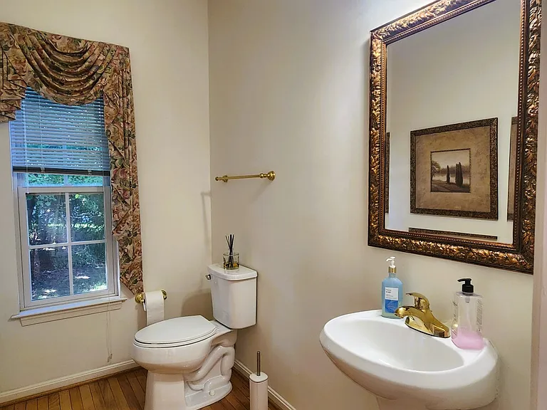 406 Clairborne St — Photo 12