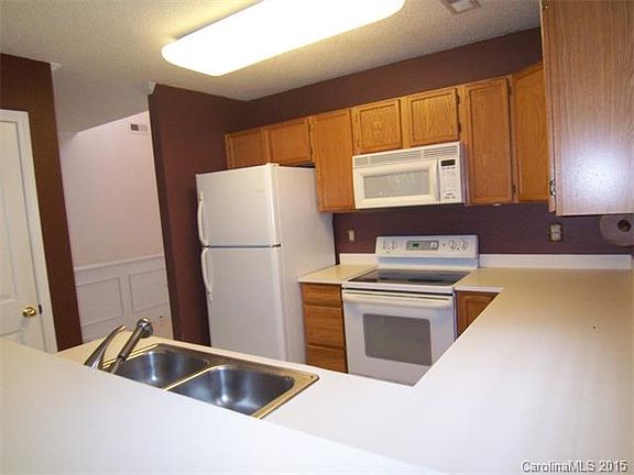 5th image of 6910 Murray Grey Ln