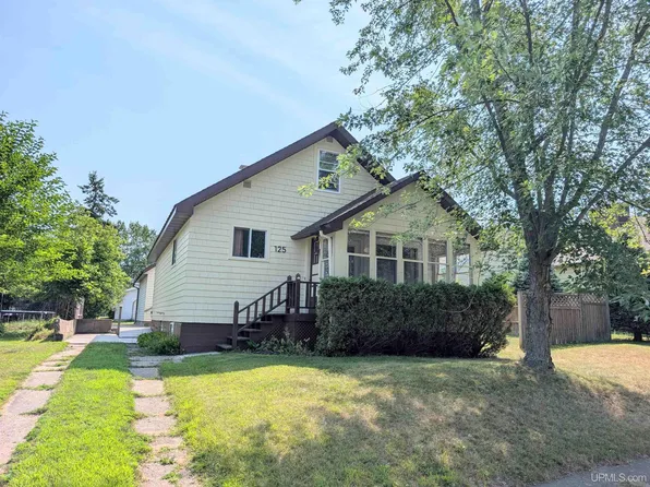 125 Hooper St, Kingsford, MI 49802
