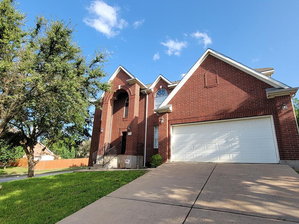 1st image of 924 Cashew Ln