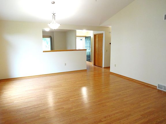 3rd image of 509 Westlawn Dr Unit 2