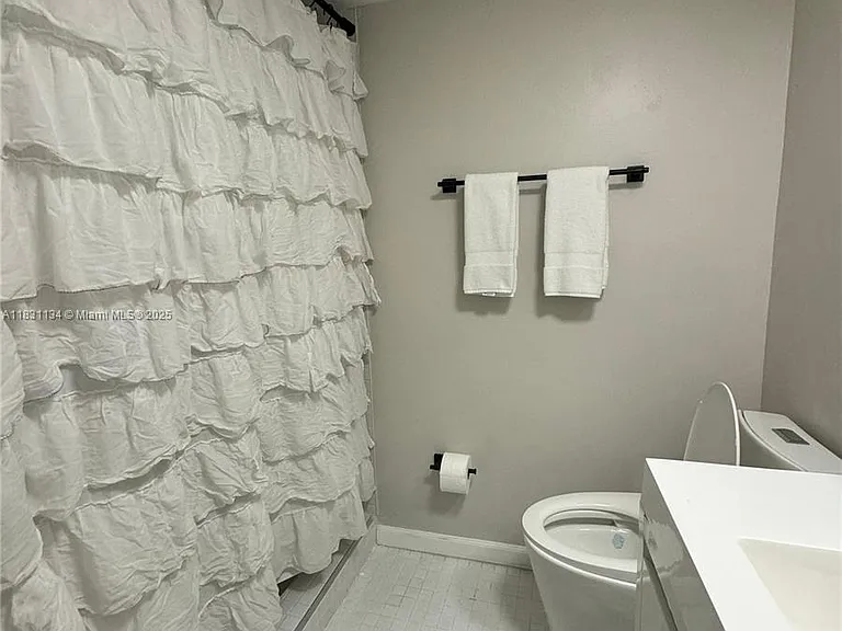 5700 Collins Ave #3C — Photo 12