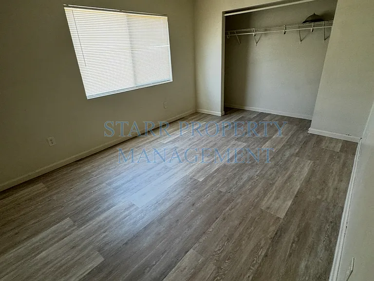 415 E Flora St #1-13 — Photo 19