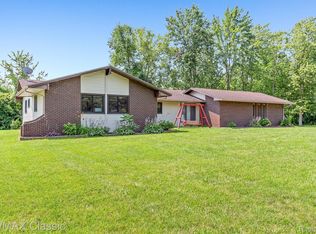 37715 Palma Rd, New Boston, MI 48164