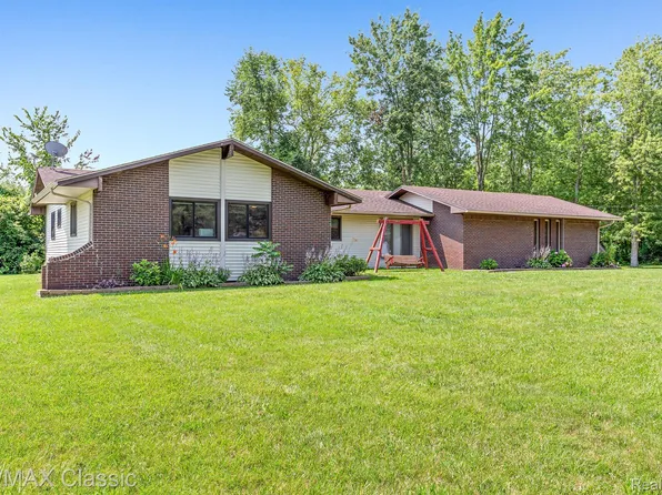 37715 Palma Rd, New Boston, MI 48164