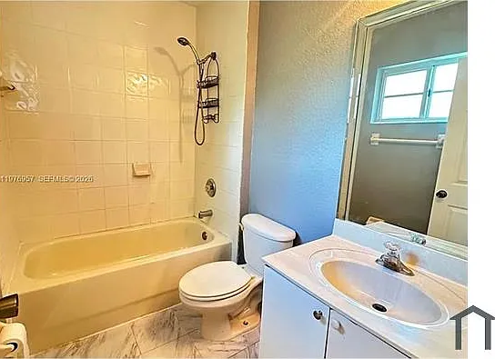 687 SW 10th St — Photo 17