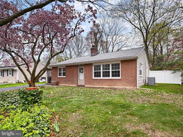 707 Brook Dr, Newark, DE 19713