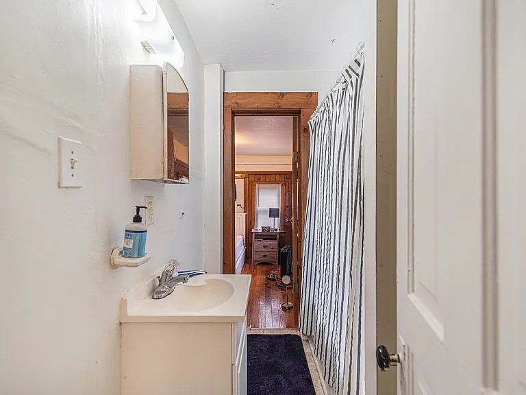 428 S Division St #4 — Photo 4