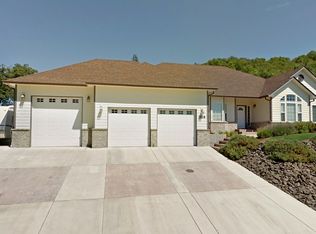 1528 NE Vista Fe Ct, Roseburg, OR 97470