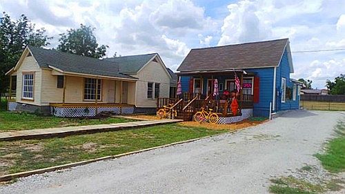 1st image of 600 W West Oak Dr