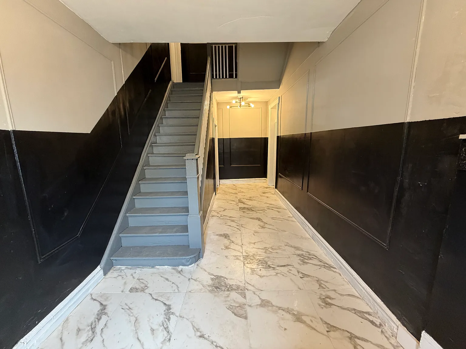 3 bed, $1,900 — Photo 1