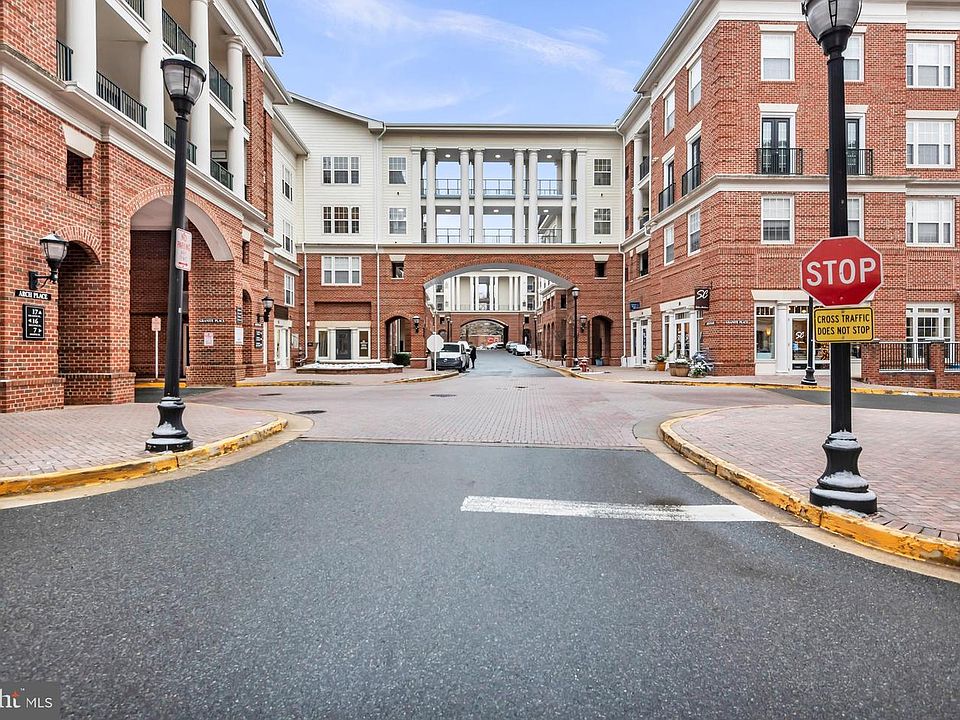 1st image of 7 Booth St Unit 302