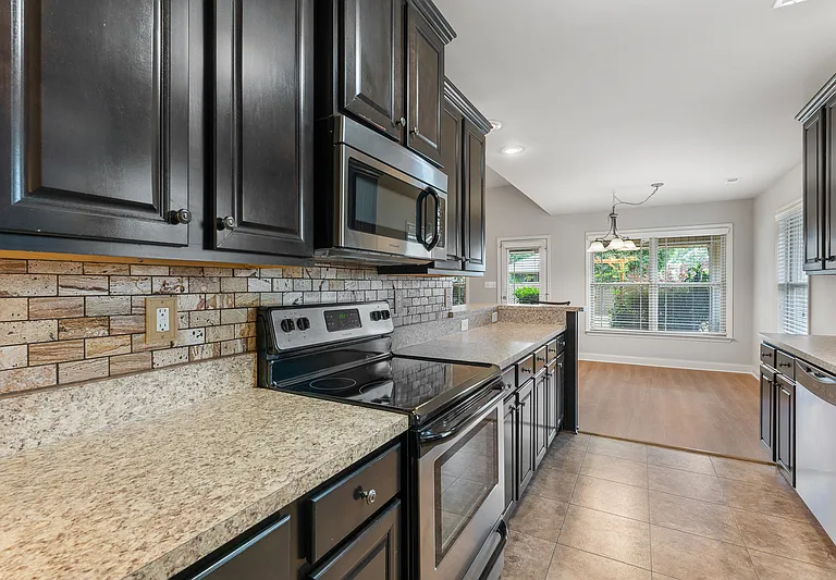 323 Harbor Glen Dr SW — Photo 12