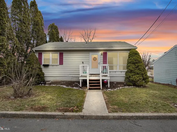 319 N Union St, Hummelstown, PA 17036