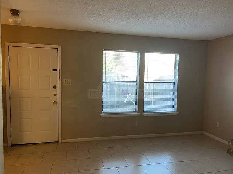 4209 Water St — Photo 3