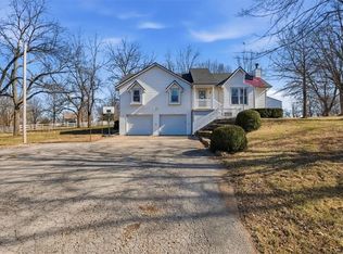 23617 S Chadwick Dr, Peculiar, MO 64078