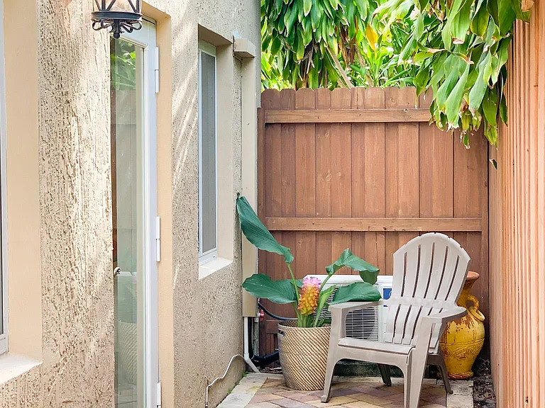 2305 SW 21st St #DETACHED STUDIO — Photo 3
