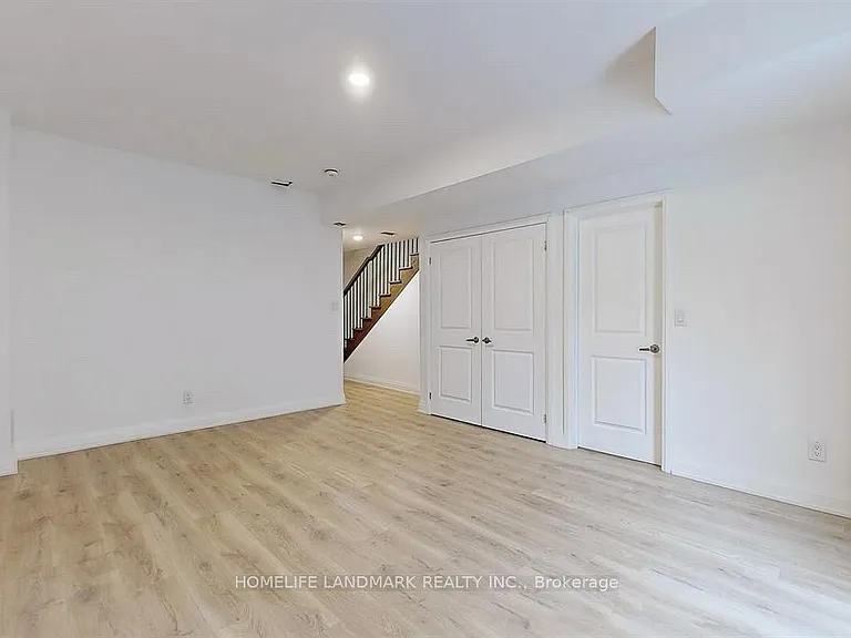35 Persica St #LOWER — Photo 10