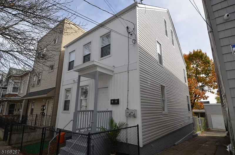 134 N 5Th St photo 1