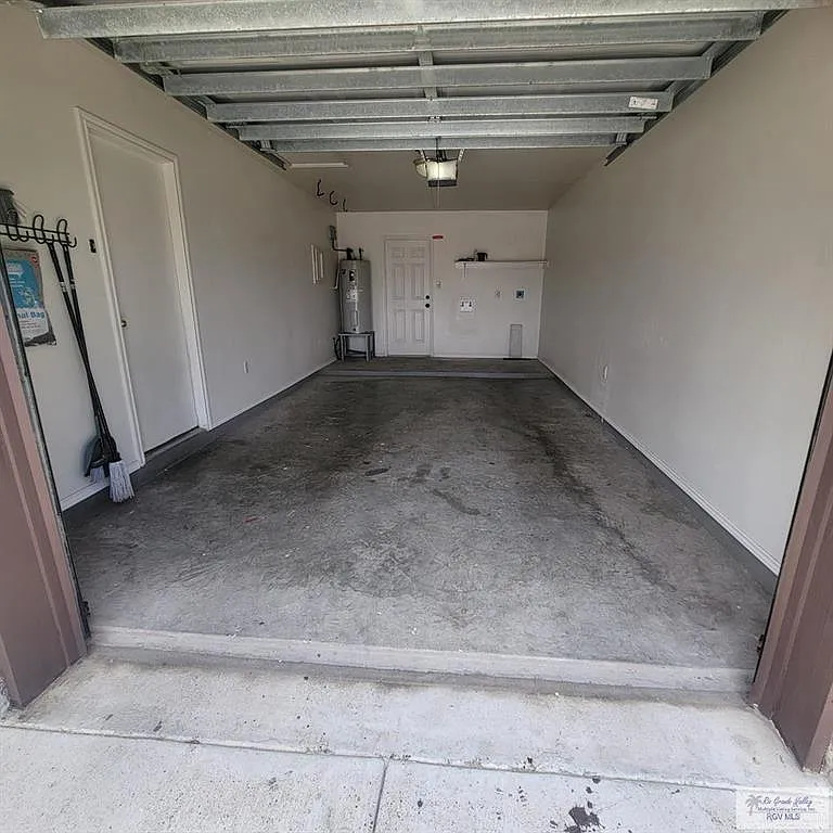 4 bed, 2.0 bath, 1196 sqft, $1,850 — Photo 4