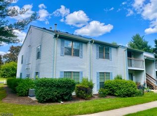 45 Crabapple Ln, Franklin Park, NJ 08823