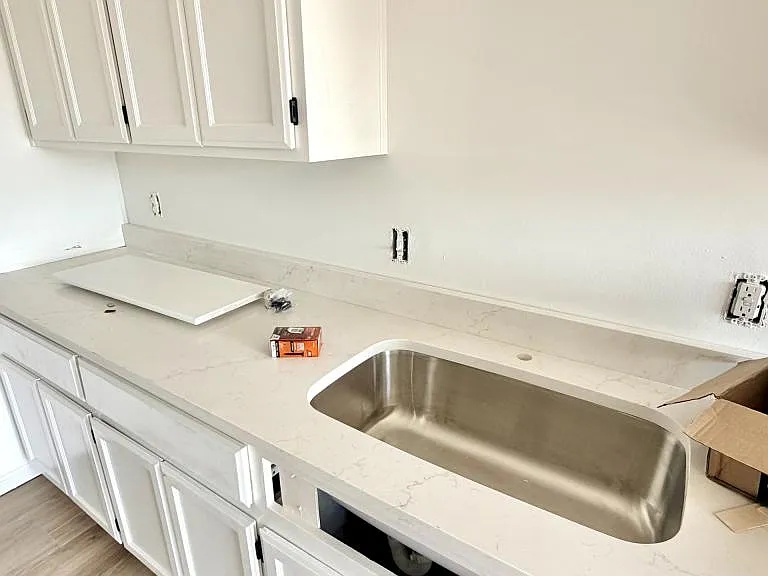 504 N Grove St — Photo 4