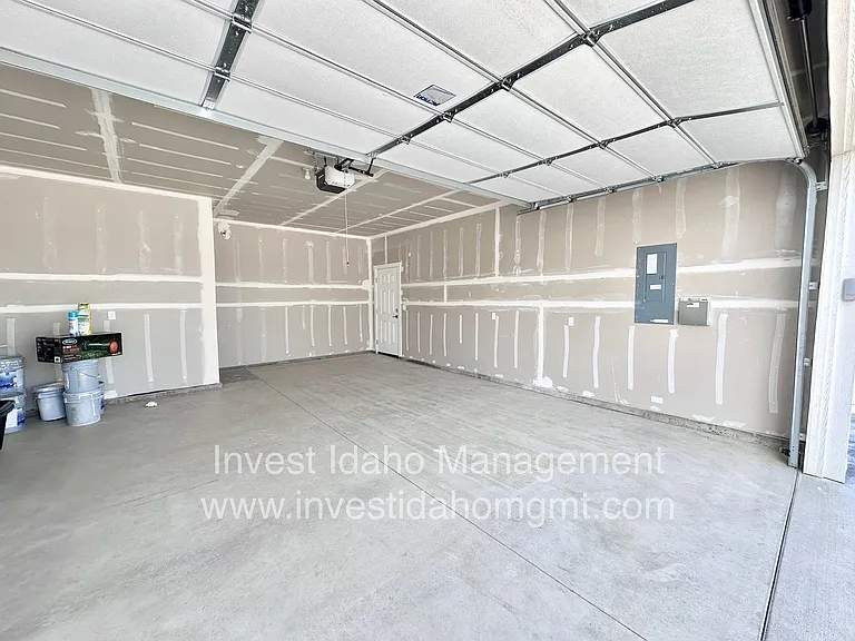 385 N Stone Canyon Ln — Photo 32