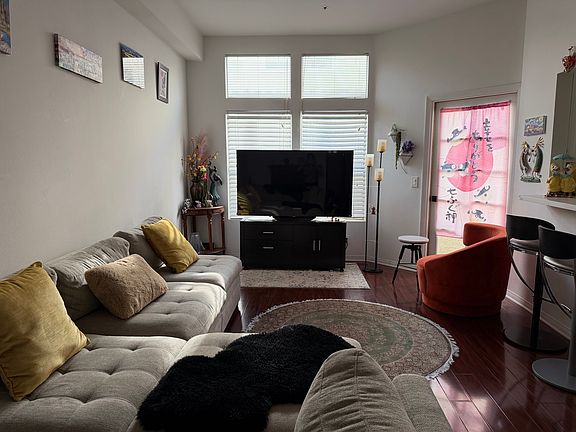 3rd image of 162 California St Unit B